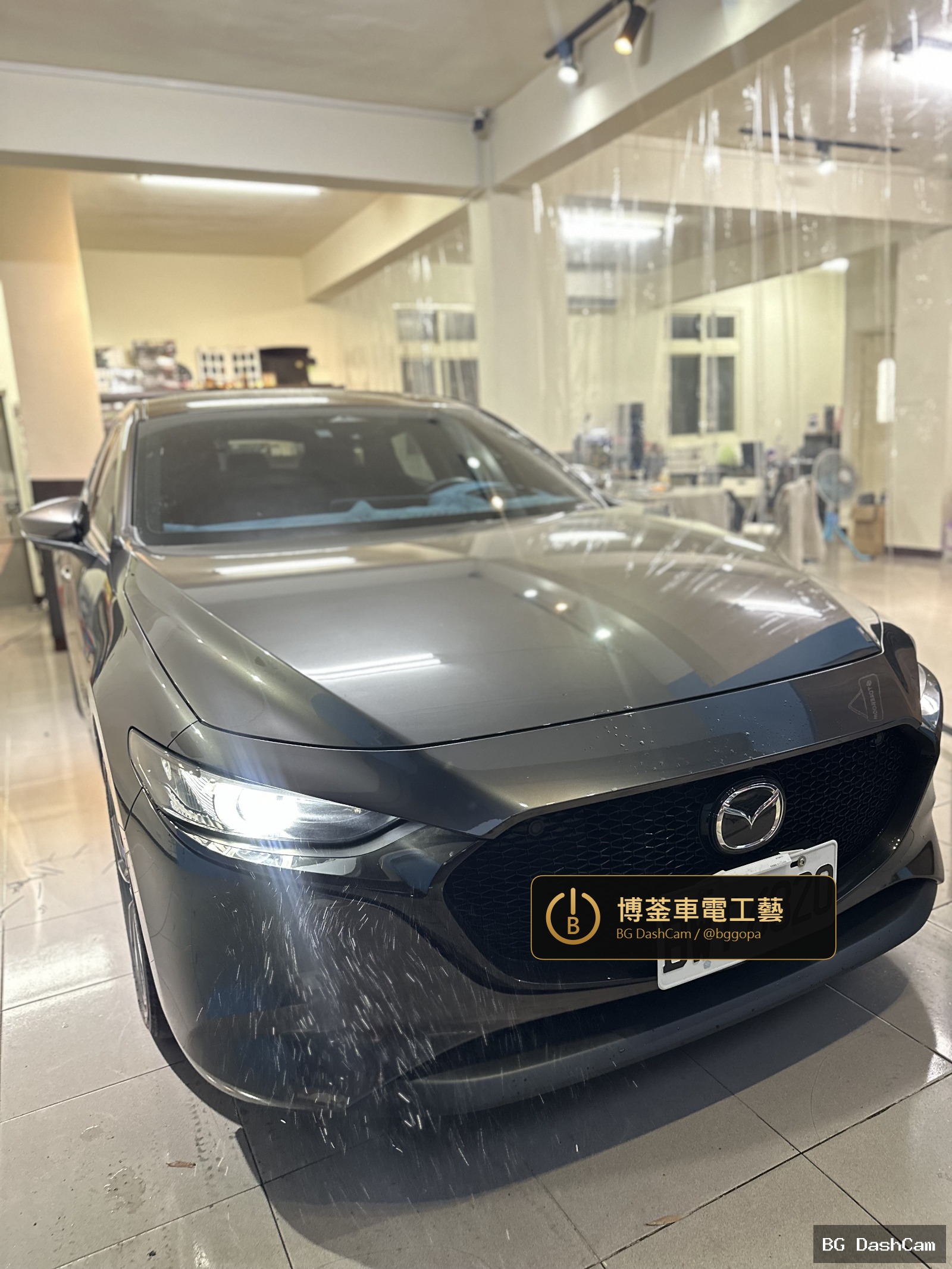 Mazda 3 準備安裝快譯通 ABEE S81A 電子後視鏡