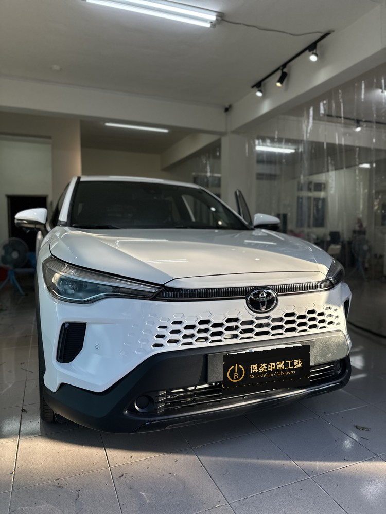 Toyota Corolla Cross 於博菳南港店安裝行車記錄器的車頭外觀